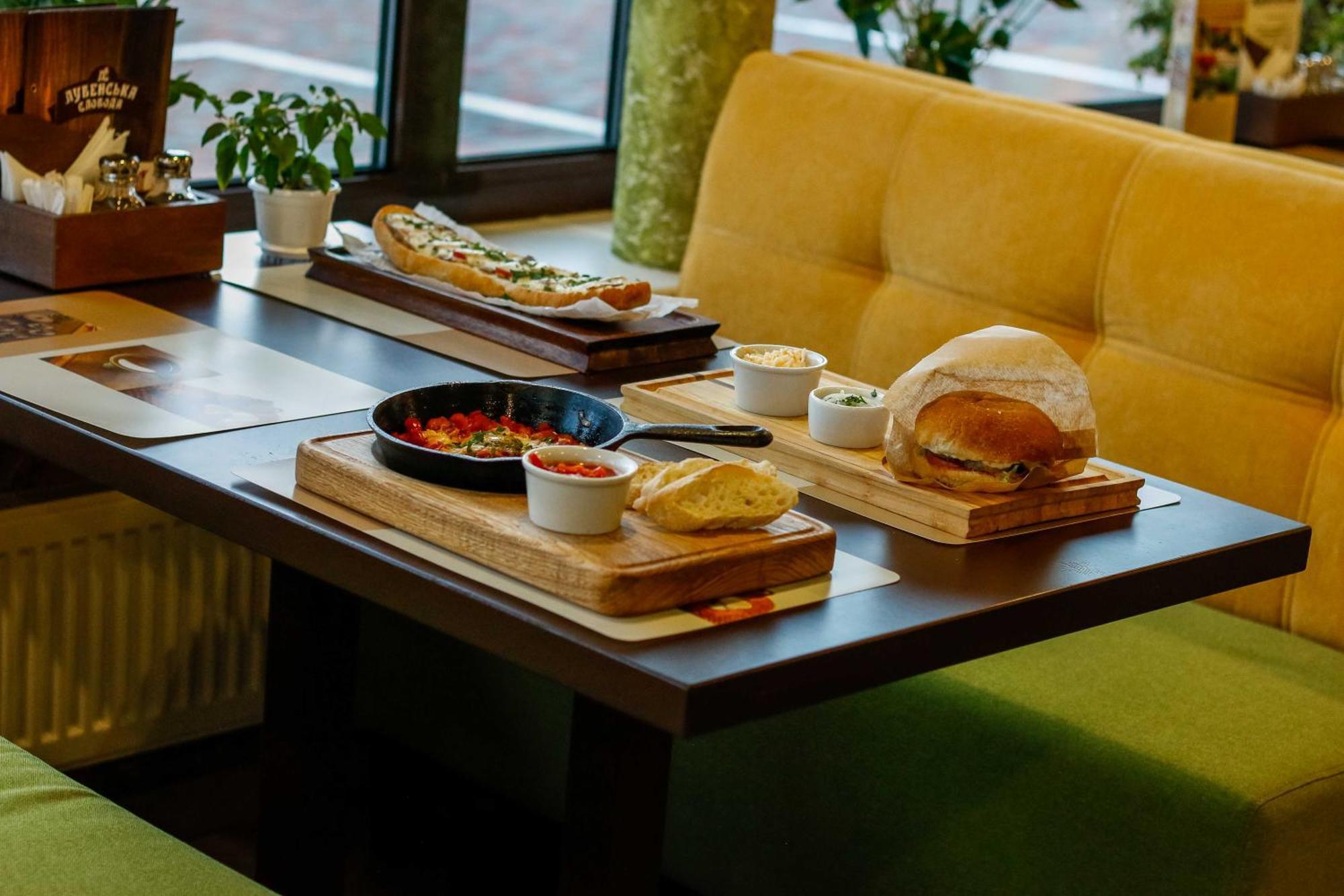 Hotel Lubenska Sloboda Olshanka Экстерьер фото