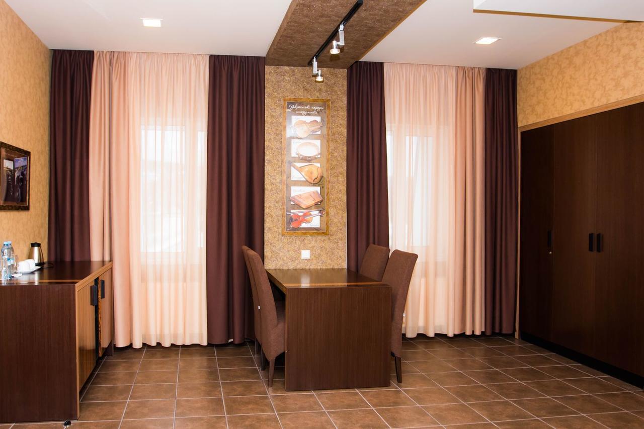 Hotel Lubenska Sloboda Olshanka Экстерьер фото